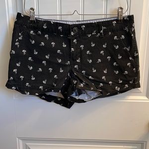 Black Floral Shorts 🖤🤍